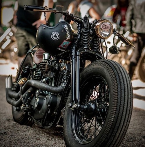 custombikeworld:
“http://bikerplanet.com/social
”
Ironhead